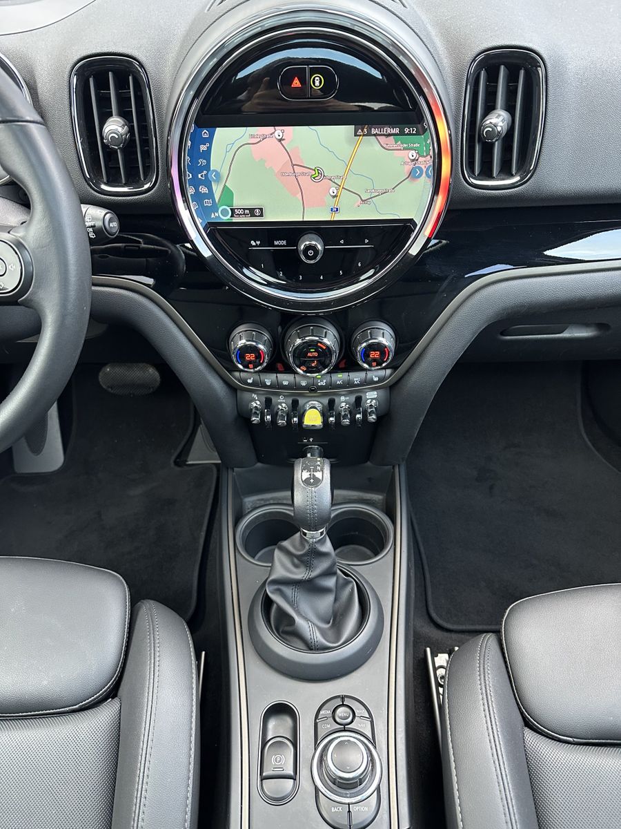 Fahrzeugabbildung MINI Cooper SE Countryman All4 Black NAV+LED+KAM+PANO