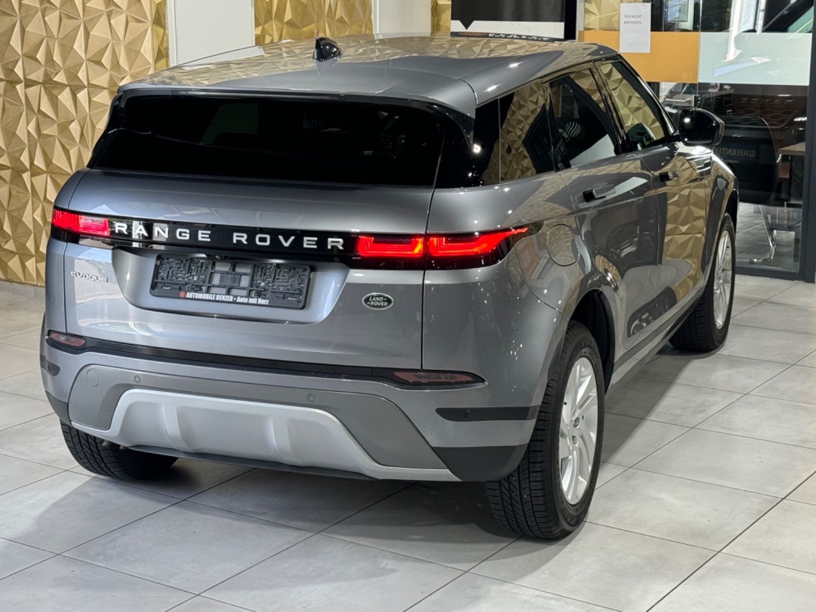 Fahrzeugabbildung Land Rover Range Rover Evoque S//