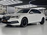 Skoda Superb Ambition 2.0 TDI MATIXBEAM/AHK - Skoda Superb mit Diesel-Antrieb: Limousine, 2.0
