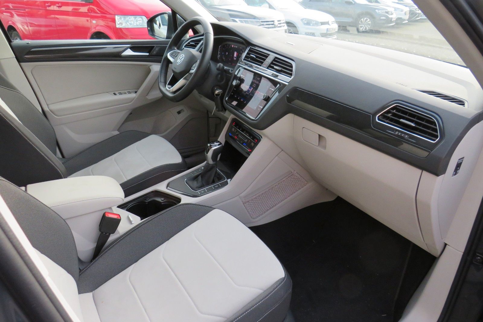 Fahrzeugabbildung Volkswagen Tiguan TSI DSG ELEGANCE 19-ZOLL MATRIX 360` 1.HD