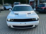 Dodge Challenger 5.7L V8 HEMI Automatik TÜV NEU  - Dodge Gebrauchtwagen von 2016