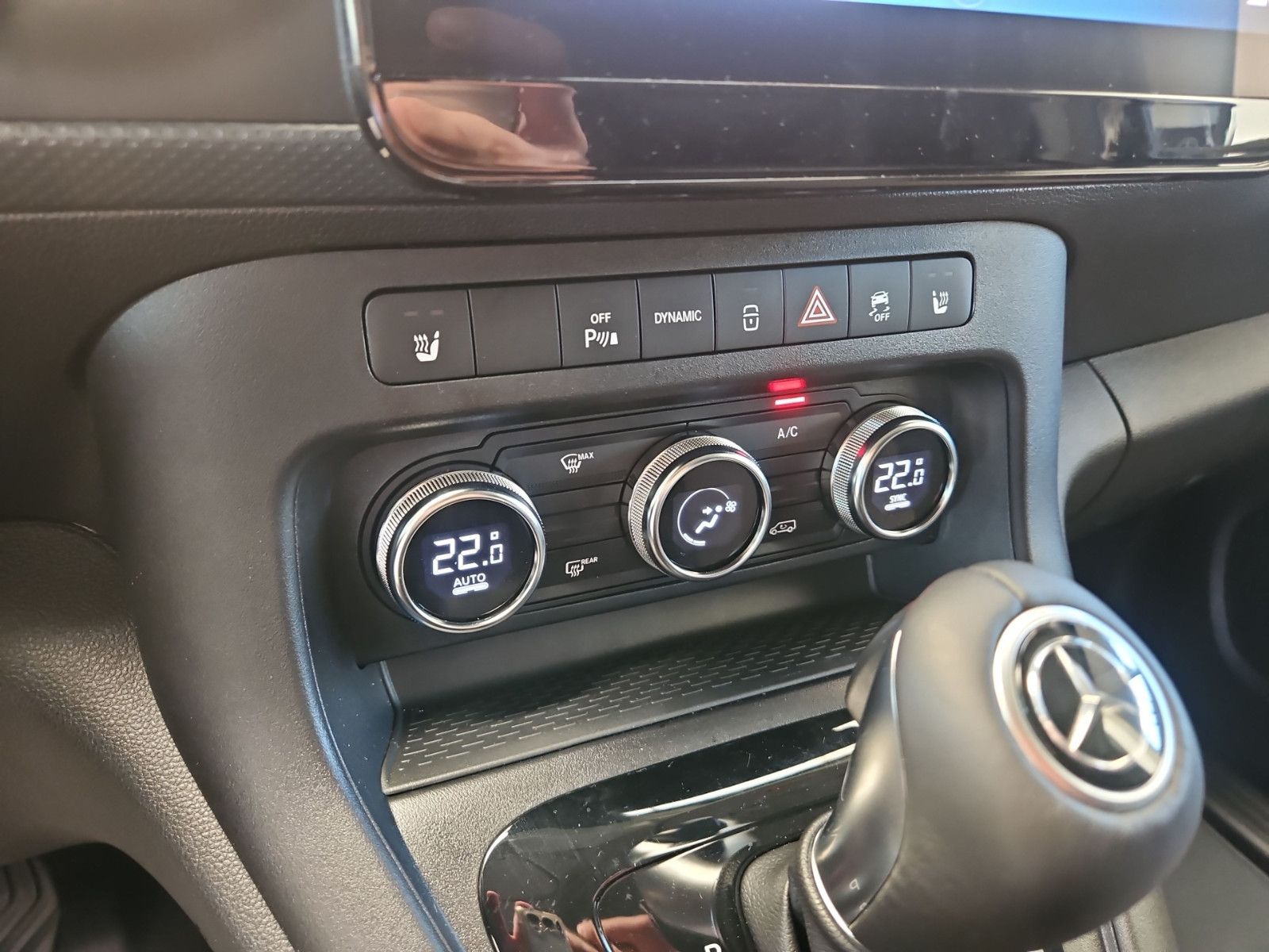 Fahrzeugabbildung Mercedes-Benz Kasten lang RFK Nav 9,5"MBUX AHK 22KW-AC SHZ