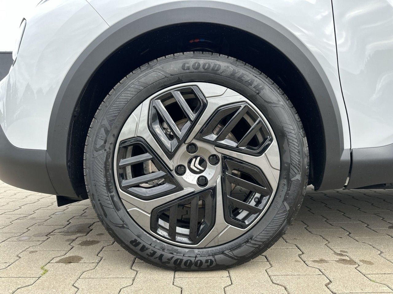 Fahrzeugabbildung Citroën C4 BlueHDi 130 S&S EAT8 Plus