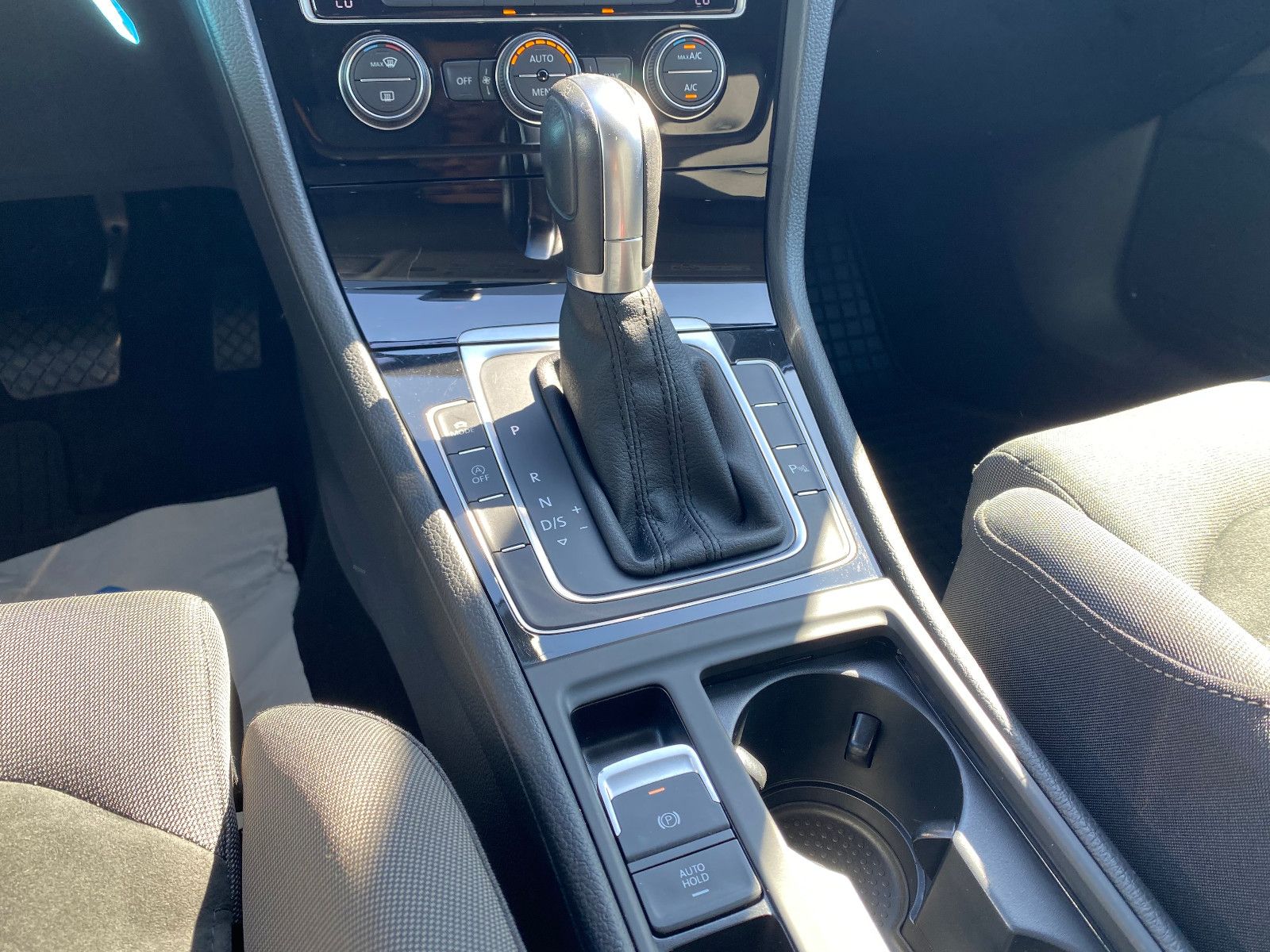 Fahrzeugabbildung Volkswagen Golf VII Variant Highline TSI DSG ACC LED Kamera