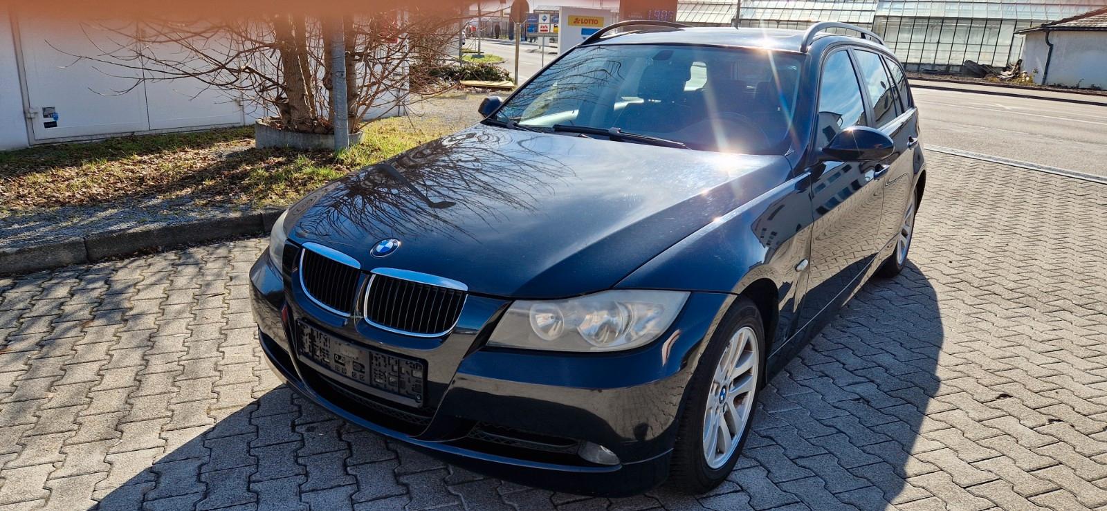 BMW 320i Touring Pano-Scheckheft-Tüv Neu