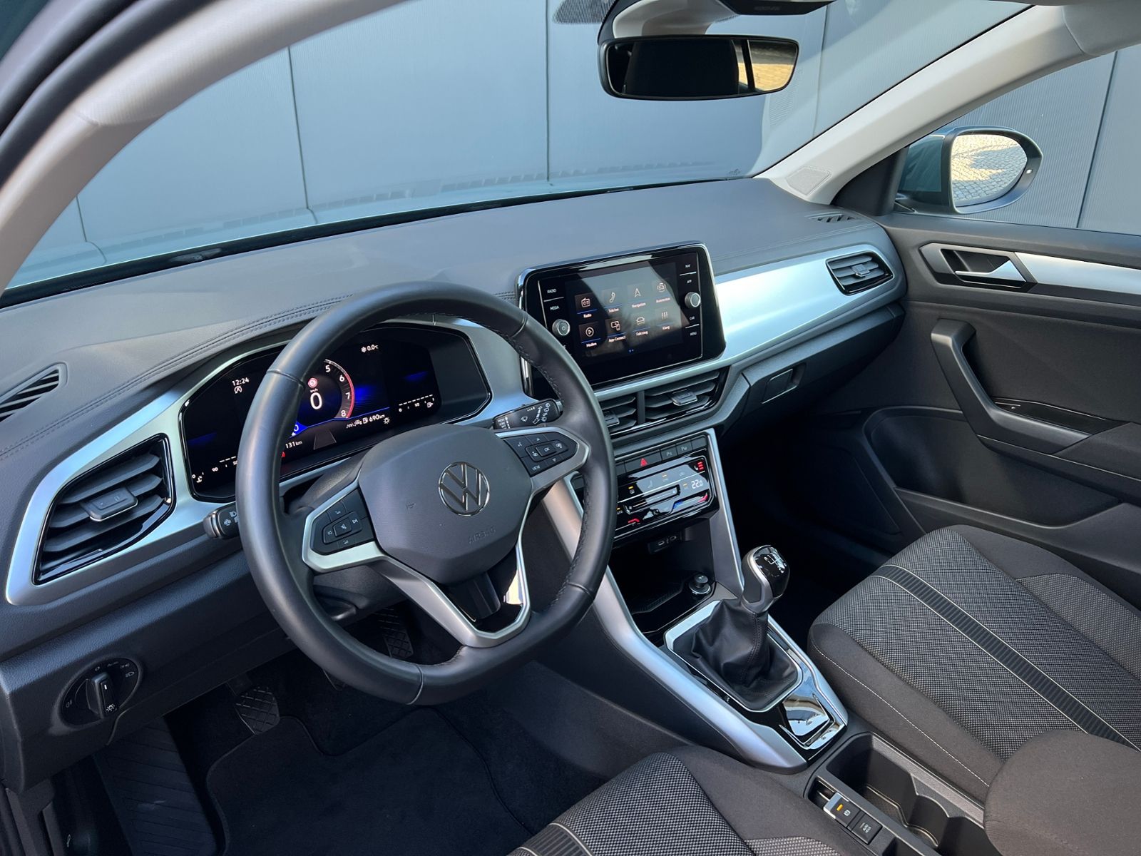 Fahrzeugabbildung Volkswagen T-Roc Life 1.0 TSI *AHK, LED, App-Connect, 16'-L