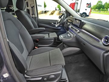 Mercedes V 220 - 11
