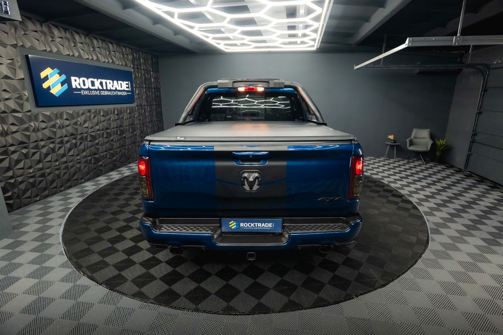 Fahrzeugabbildung Dodge RAM 5.7 V8 HEMI 4x4 NIGHT *Pano*LED* Unfallfrei