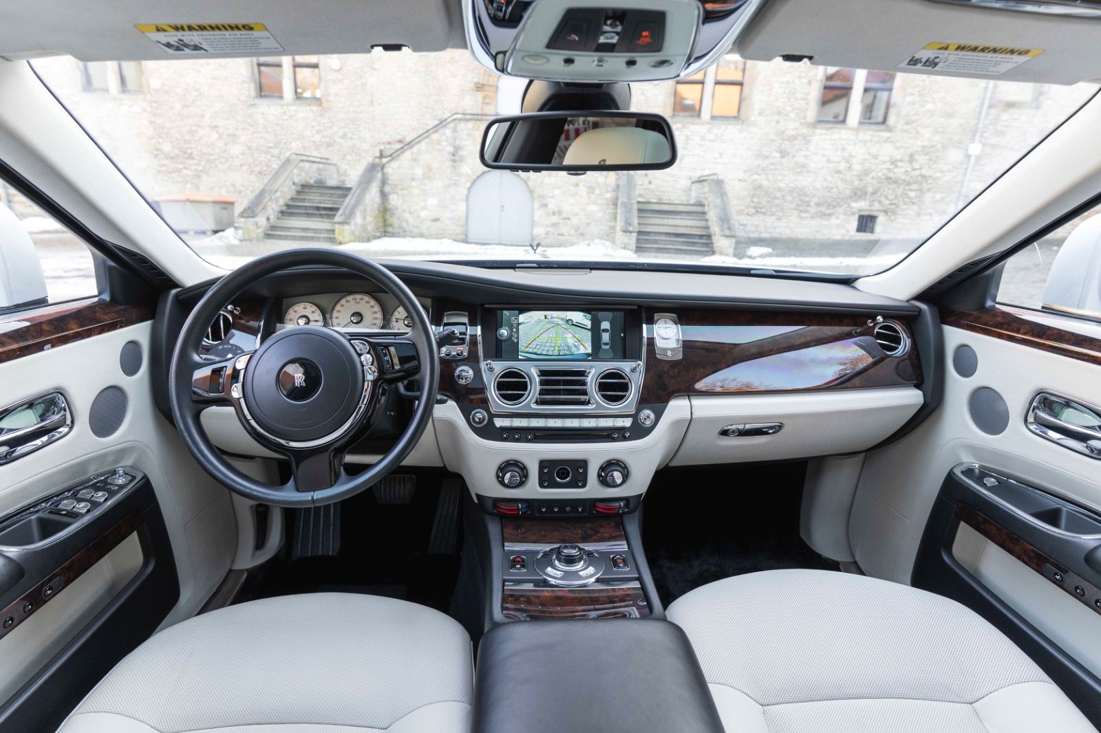 Fahrzeugabbildung Rolls-Royce Ghost V12 TWO TONE FACELIFT STERNHIMMEL KÜHLBOX