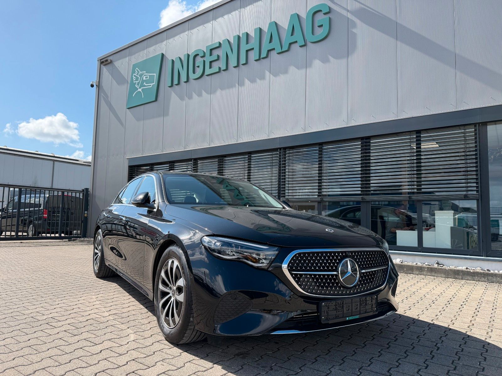 Fahrzeugabbildung Mercedes-Benz E 200 Limousine Avantgarde Advanced Plus