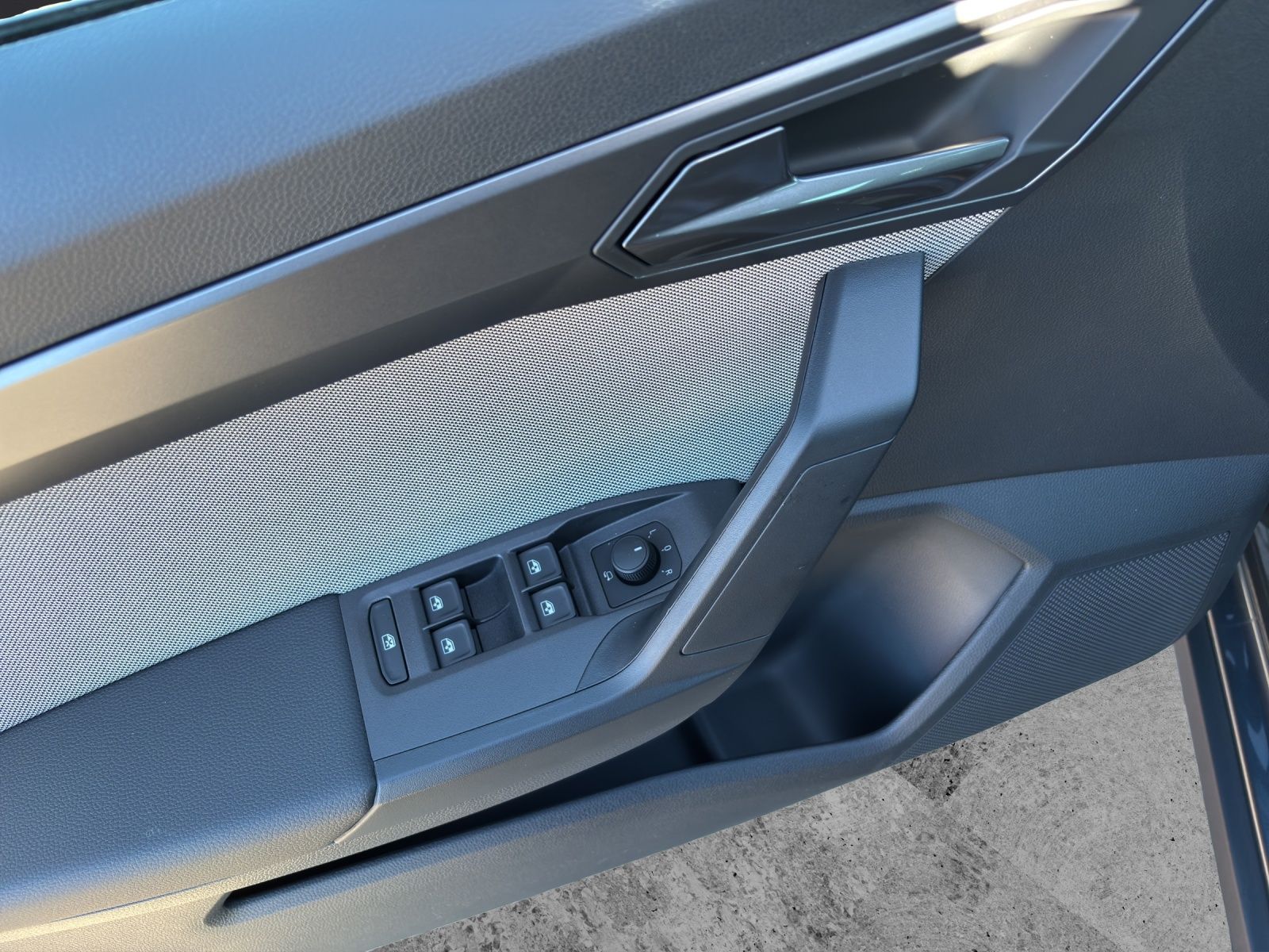 Fahrzeugabbildung SEAT Arona 1.0 TSI FR KESSY RFK 18" BICOLOUR