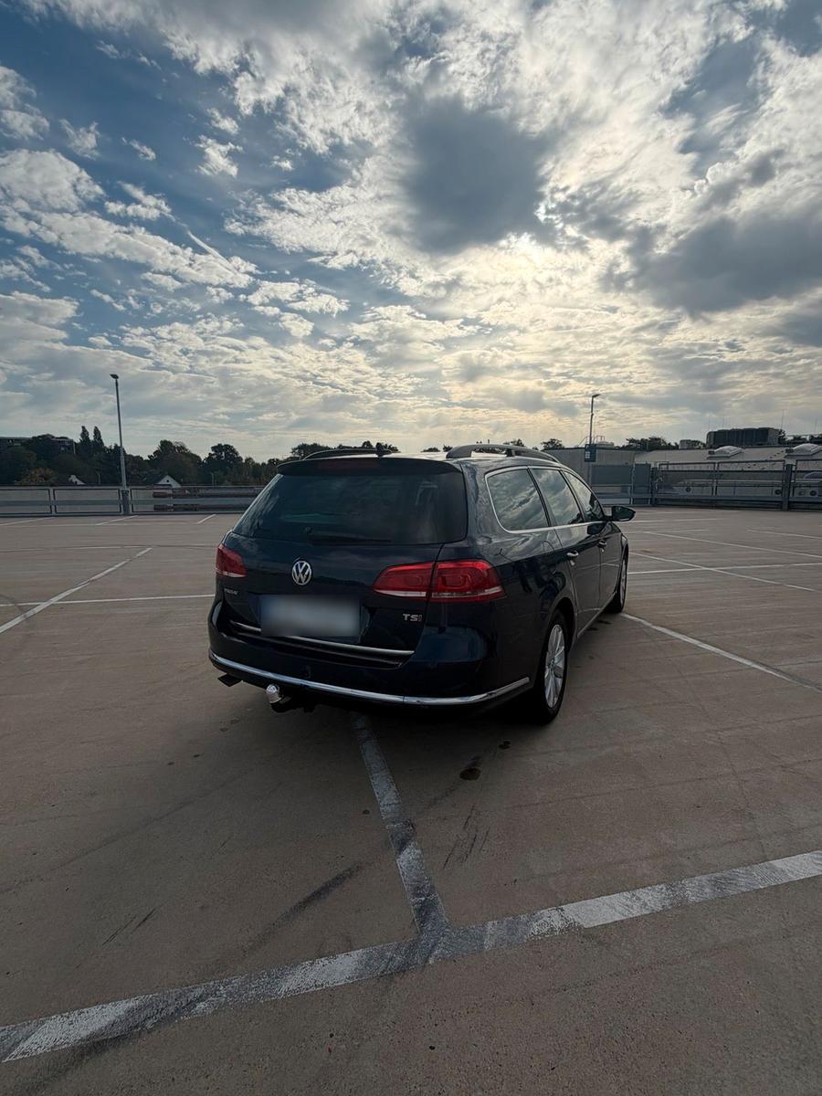 Volkswagen Passat 2011 — engine 122 HP (90kW)
