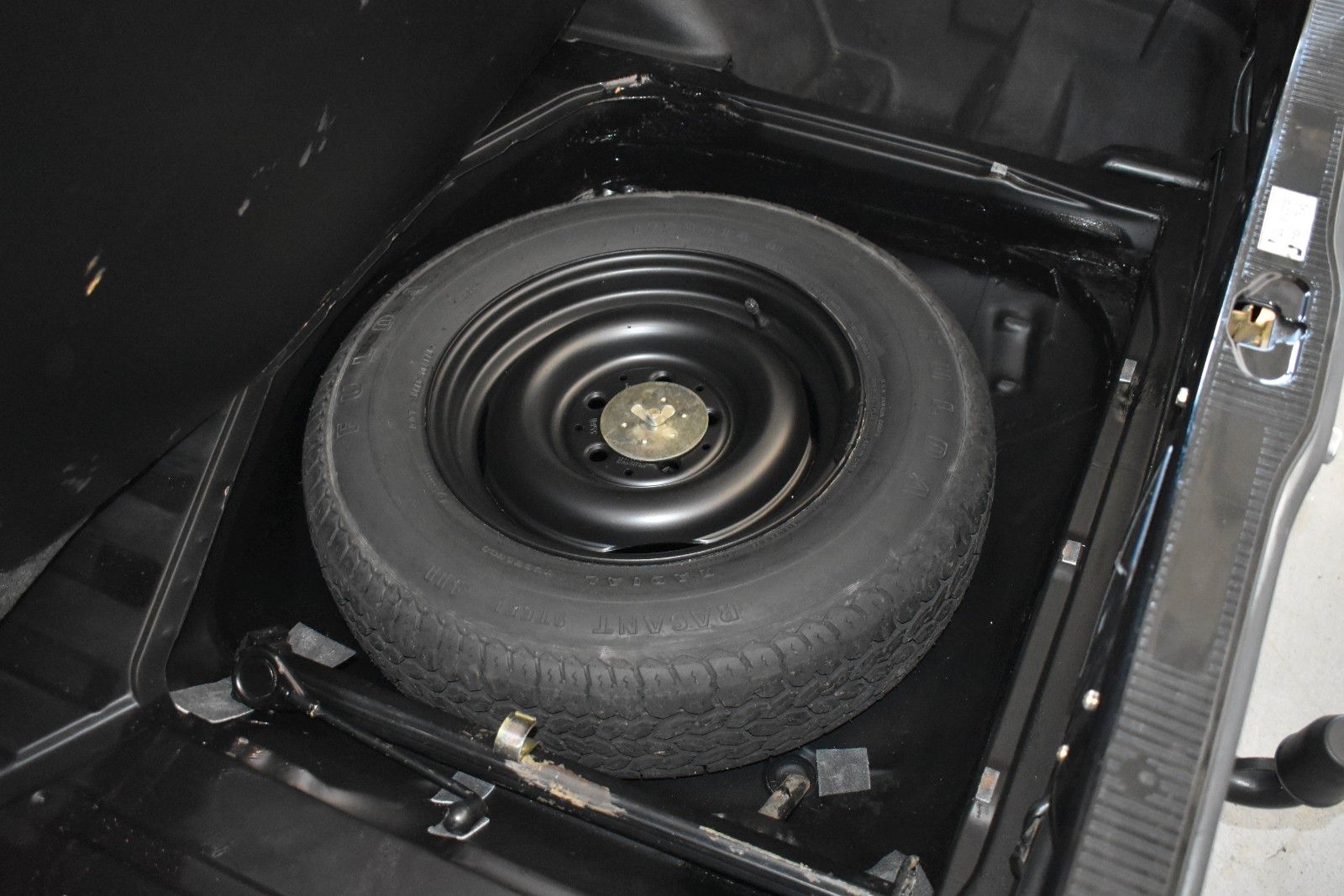 Fahrzeugabbildung Mercedes-Benz 250 6 Zylinder Benziner Zustand Top BRD H-Zulass