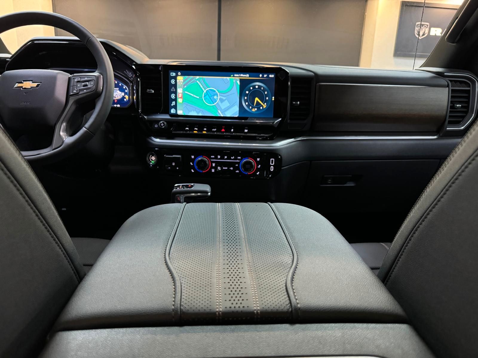 Fahrzeugabbildung Chevrolet 2026 SILVERADO DURAMAX DIESEL 4x4 HIGH COUNTRY