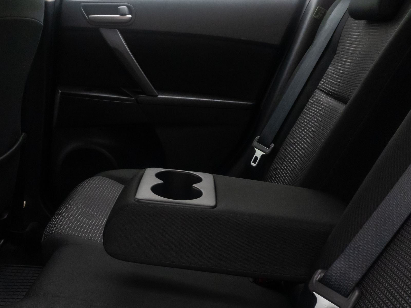 Fahrzeugabbildung Mazda 3 2.0 Edition HiFi GeschwindigReg PDC Totwinkel