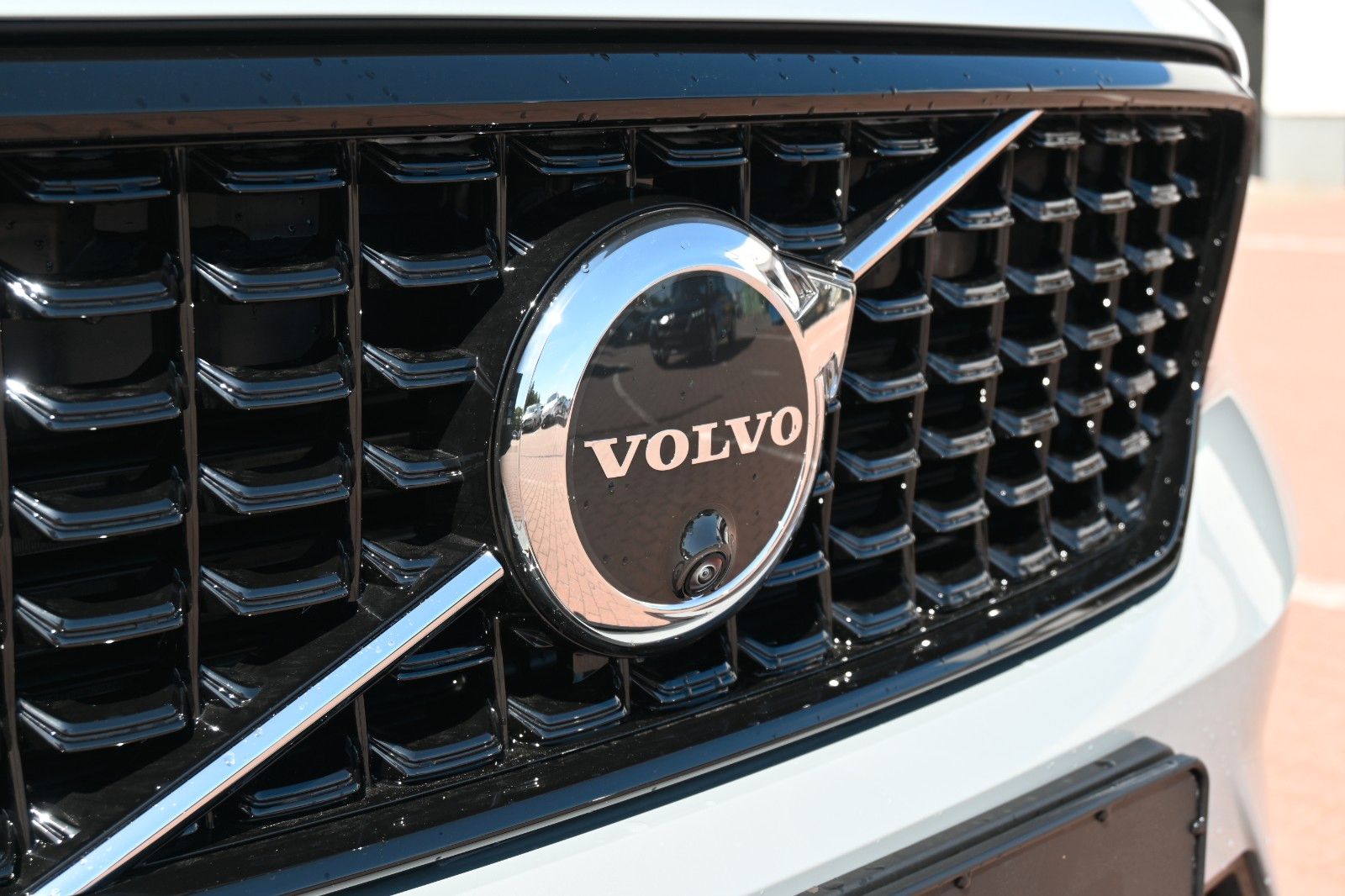 Fahrzeugabbildung Volvo XC40 B4 DKG Ultra Dark*FSHZG*PANO*360°*ACC*AHK