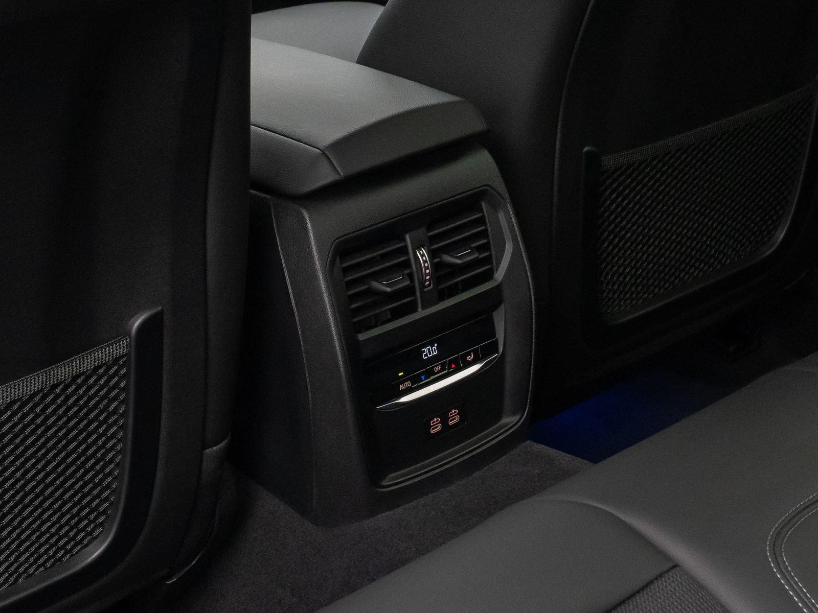 Fahrzeugabbildung BMW 318d Kamera DAB Sport Alarm Geschwindigkeitsreg