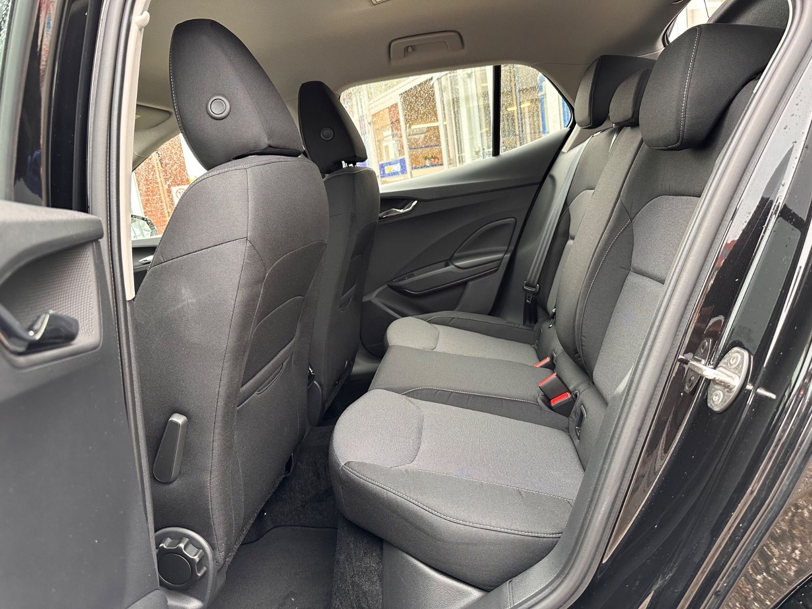 Fahrzeugabbildung SKODA Fabia 1.0 TSI DSG Selection LED/PDC/SHZG/APP/GRA