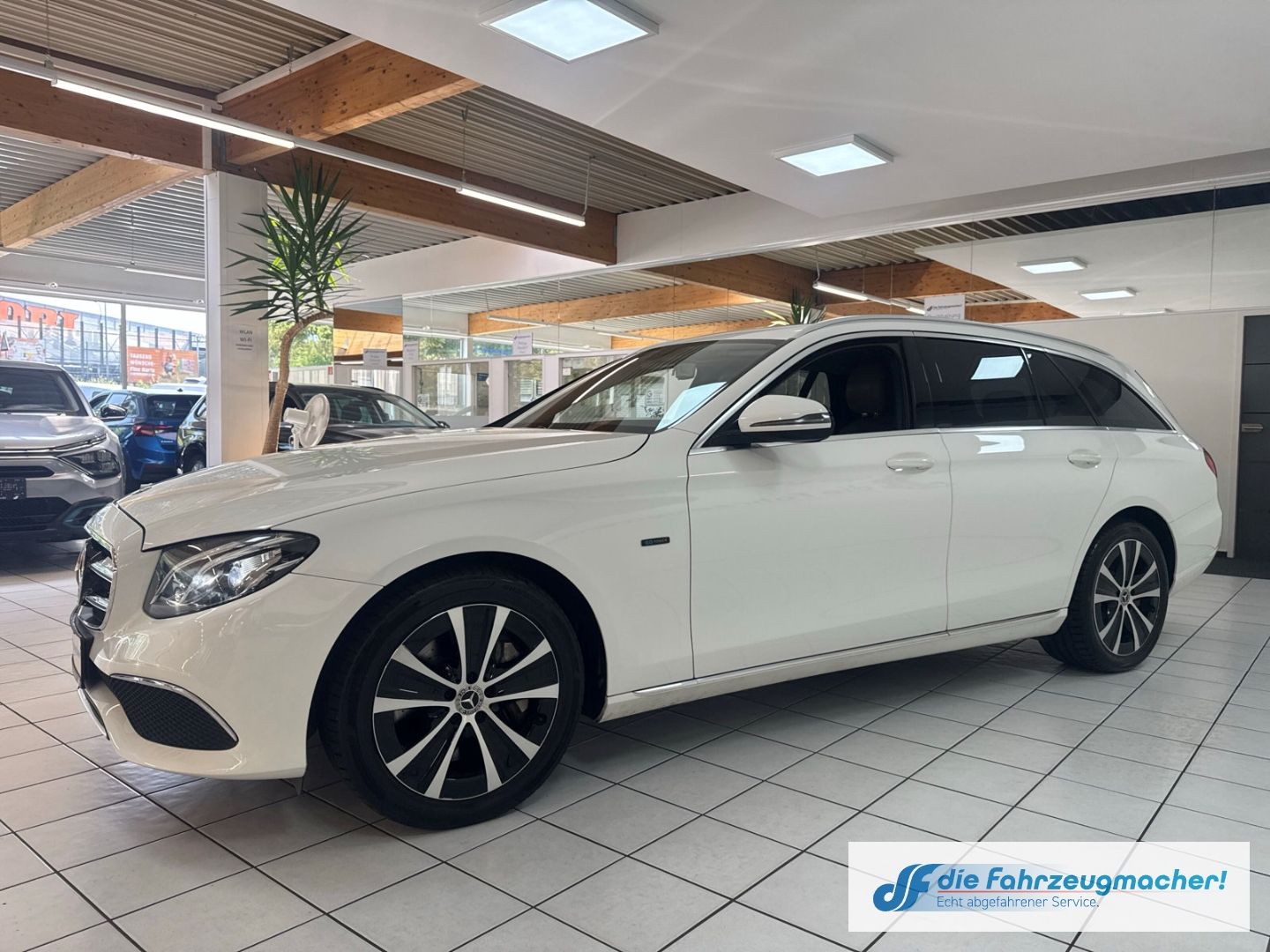 Fahrzeugabbildung Mercedes-Benz E 300 T-Modell de Niveau Navi Digitales Cockpit