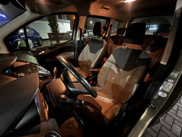 Ford Tourneo Courier  Titanium