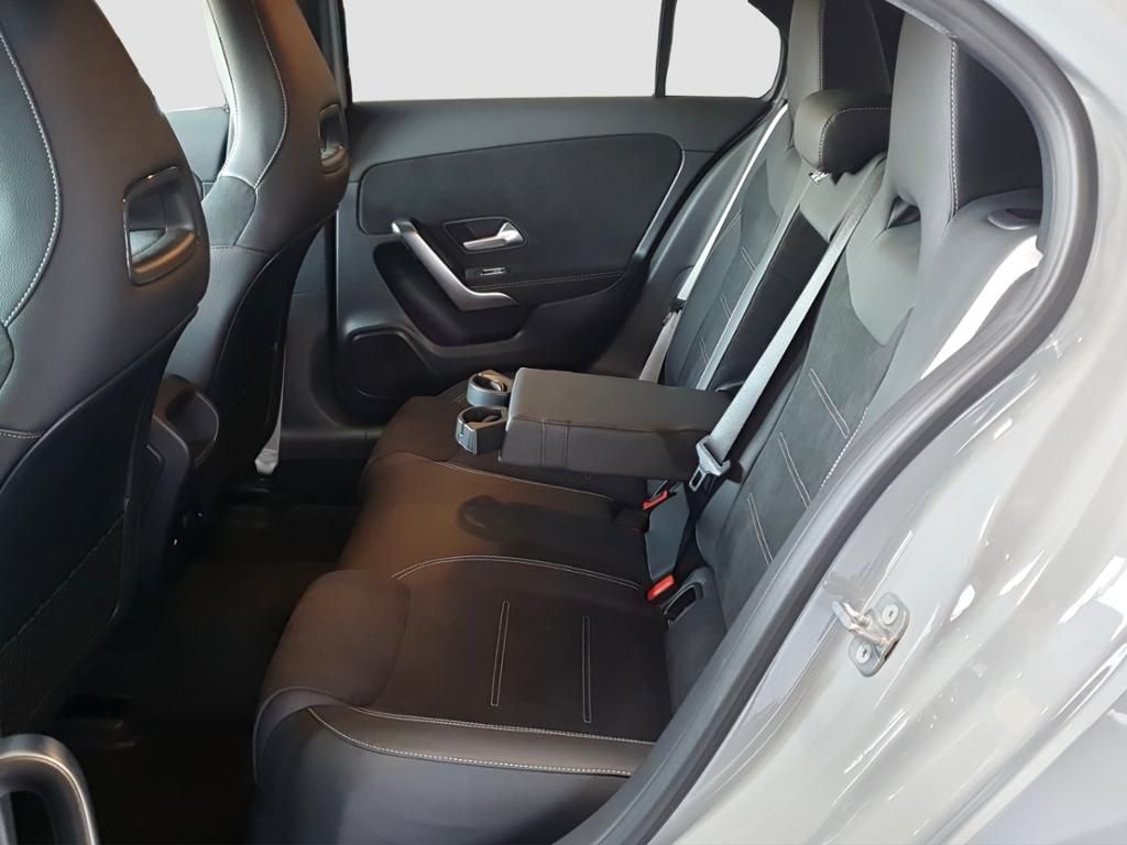 Fahrzeugabbildung Mercedes-Benz A 180 Kompaktlimousine AMG Line*Night Paket*LED