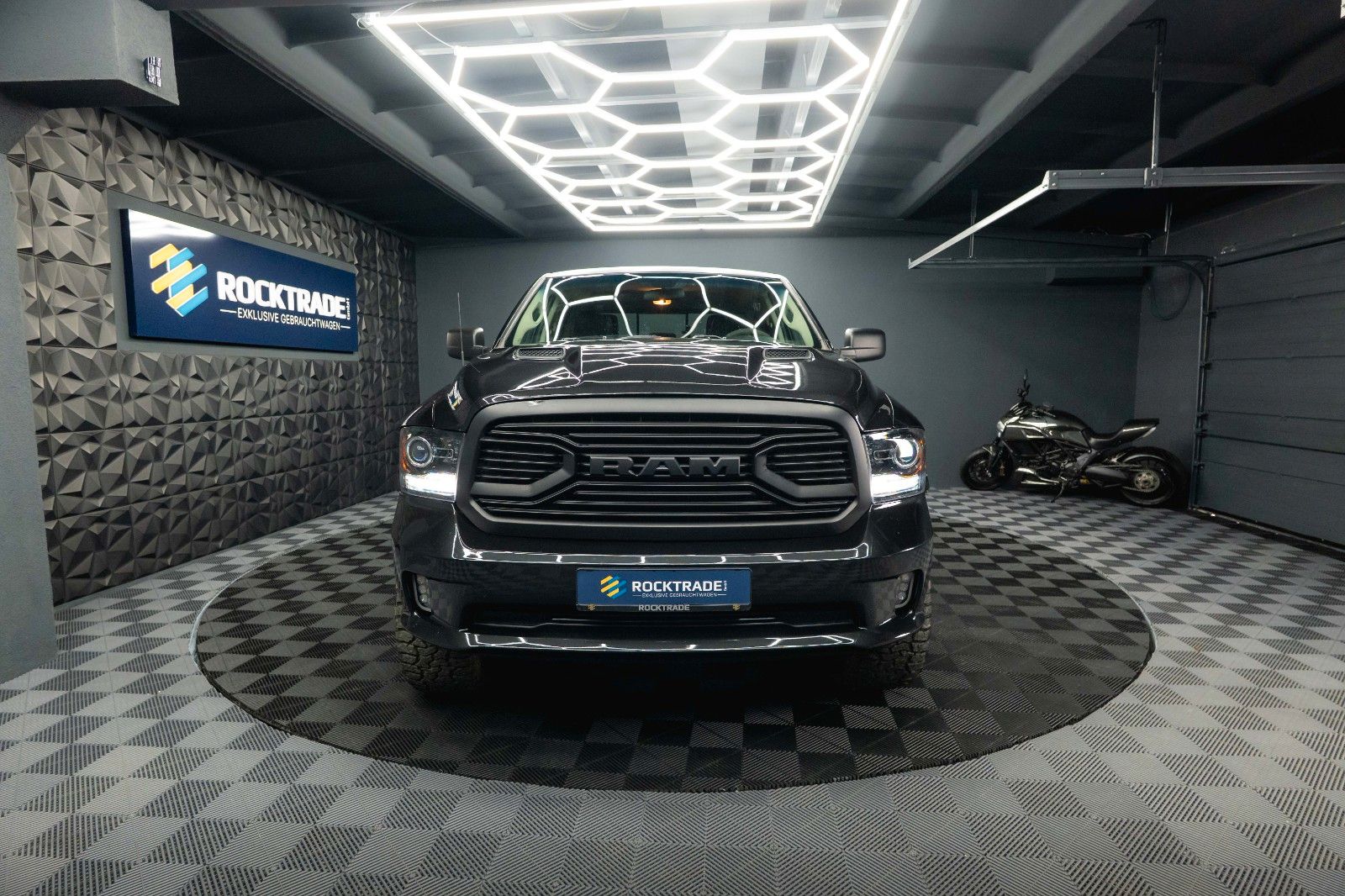 Fahrzeugabbildung Dodge RAM 5.7 V8 HEMI 4x4 Sport OFFROAD Night LONGBED