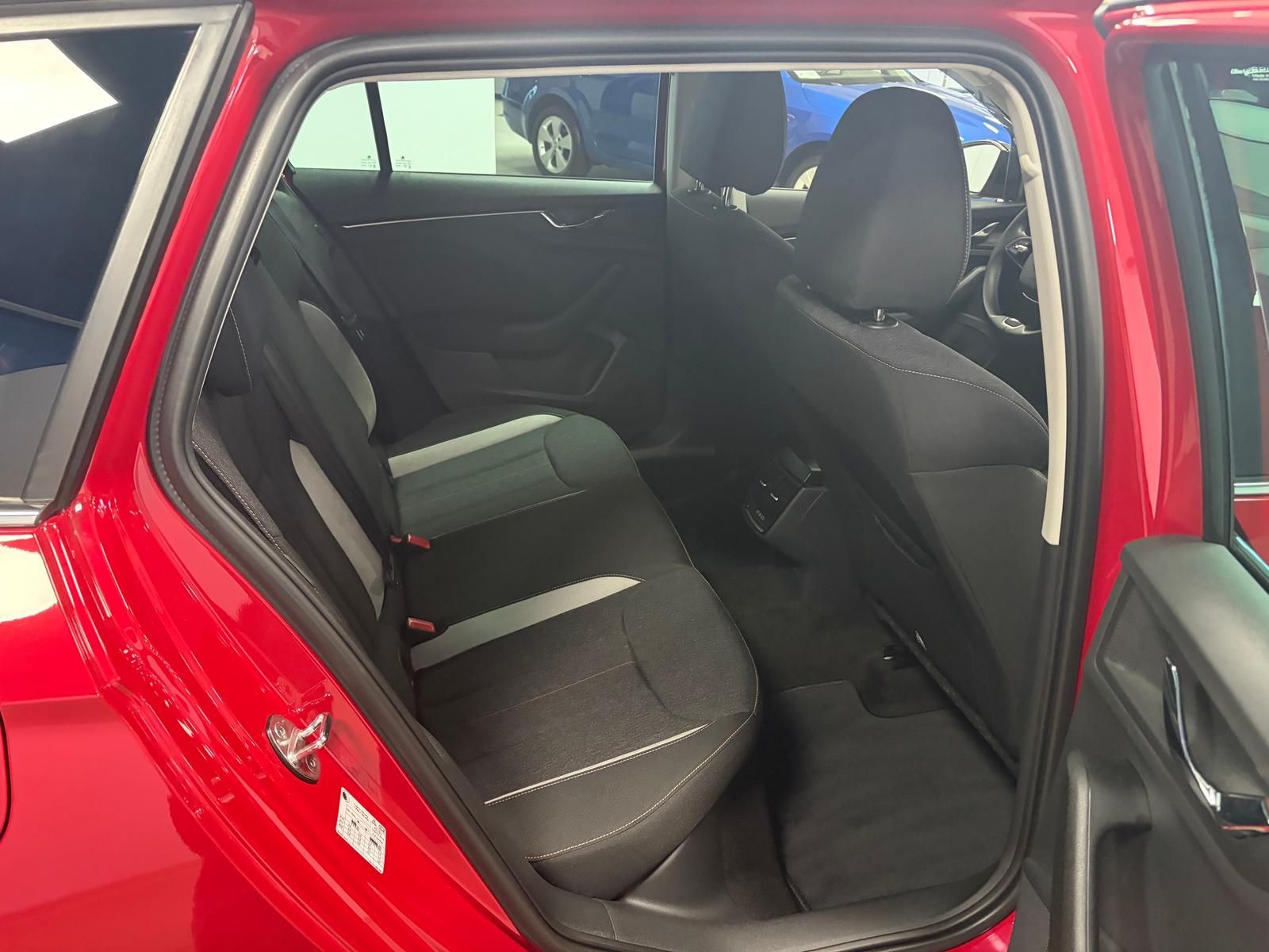 Fahrzeugabbildung SKODA Kamiq 1.0 TSI DSG First Edition+ACC+KAMER+MATRIX