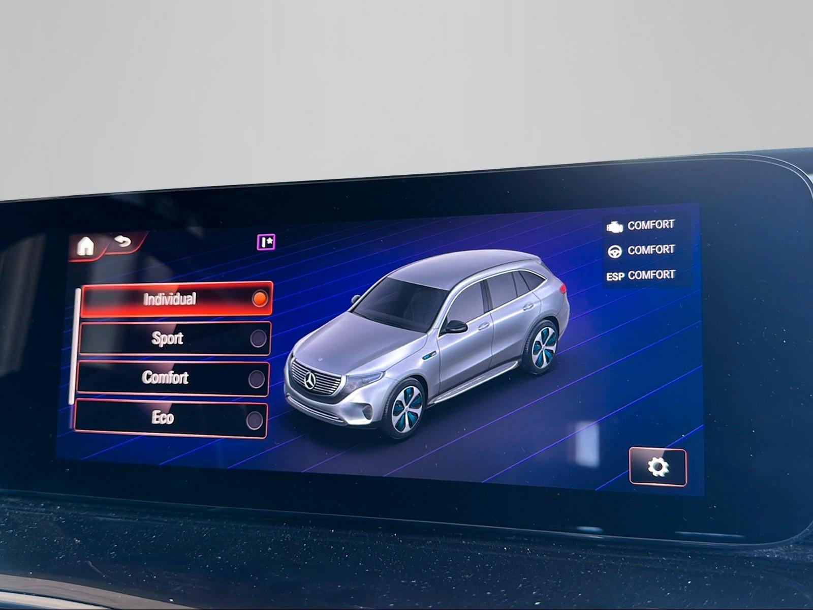 Mercedes-Benz EQC | AMG Line | Distronic Plus | AHK | Kamera