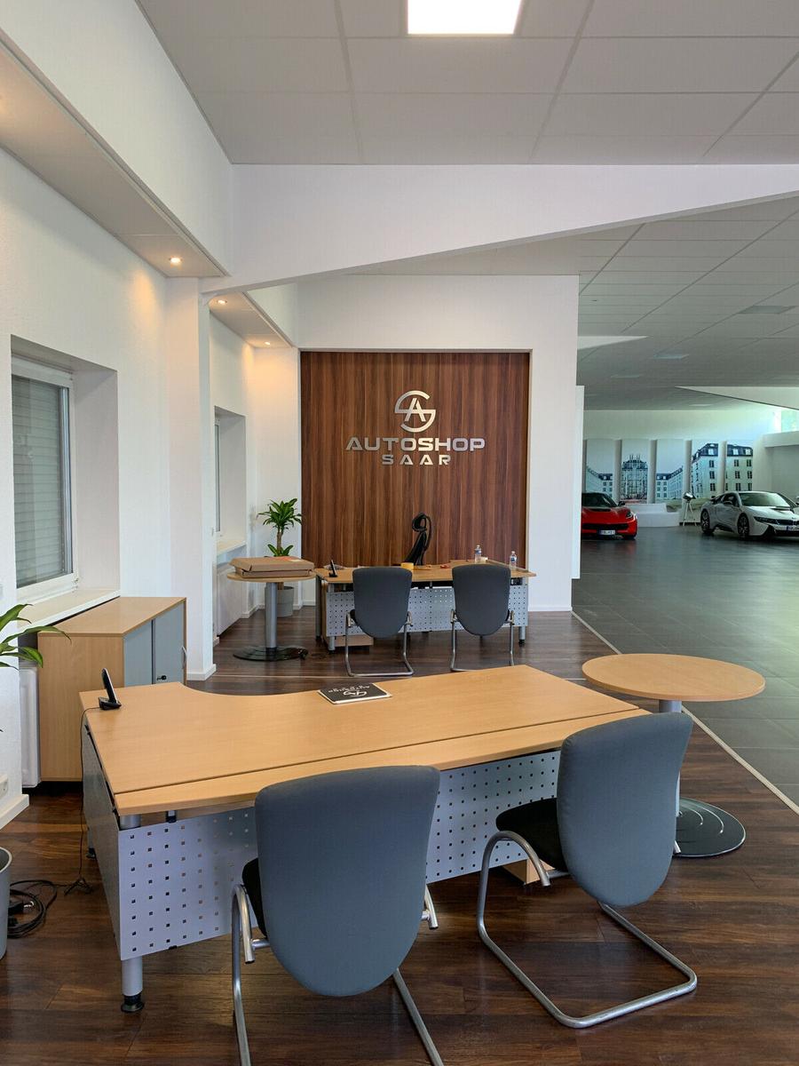 showroom-image-top
