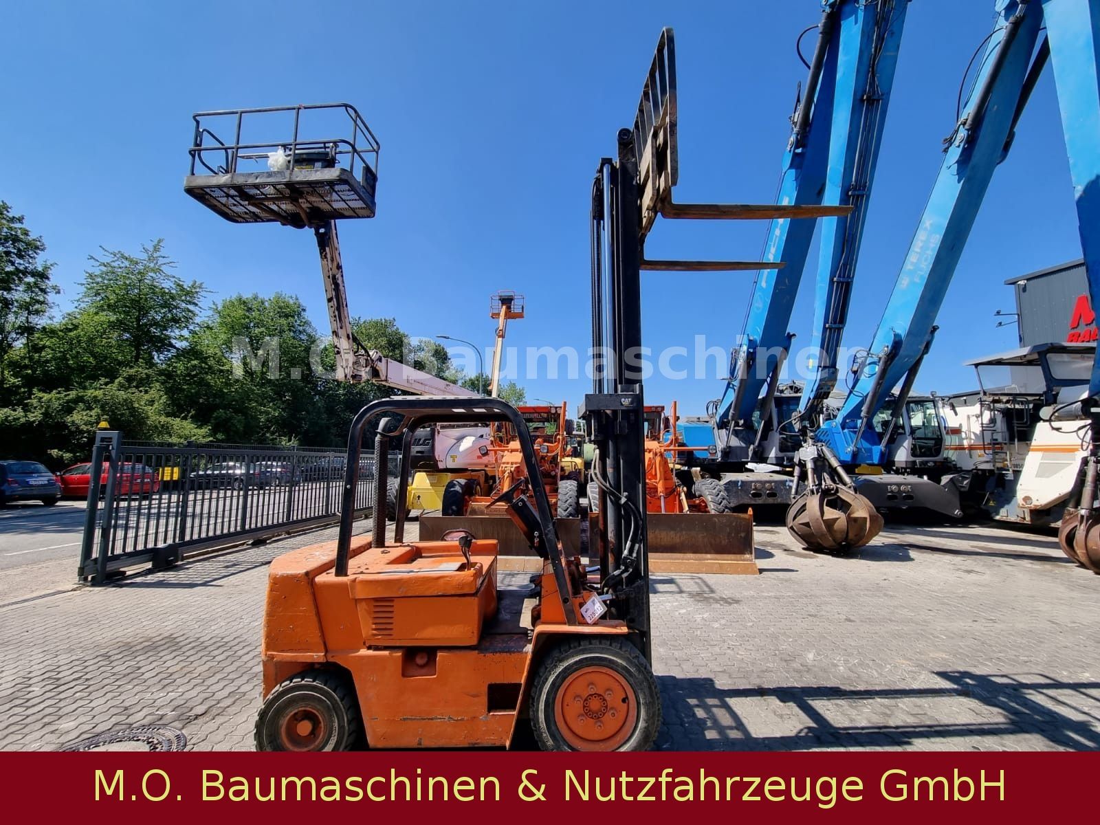 Fahrzeugabbildung CAT V 50 D / Duplex / 2,5 t / 3,70 m