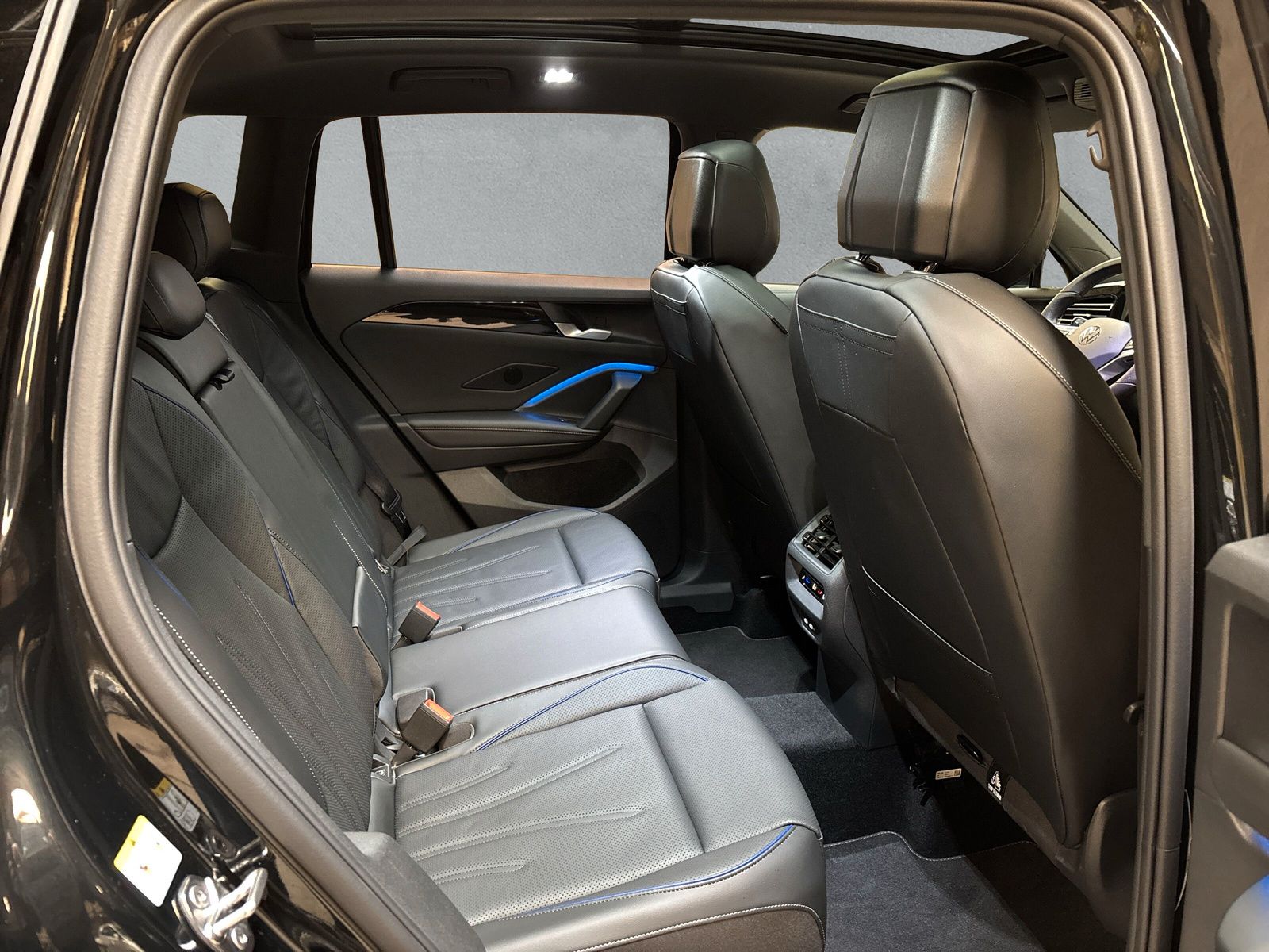 Fahrzeugabbildung Volkswagen Tiguan R-Line 1.5 TSI eHybrid DSG AHK App-Connec