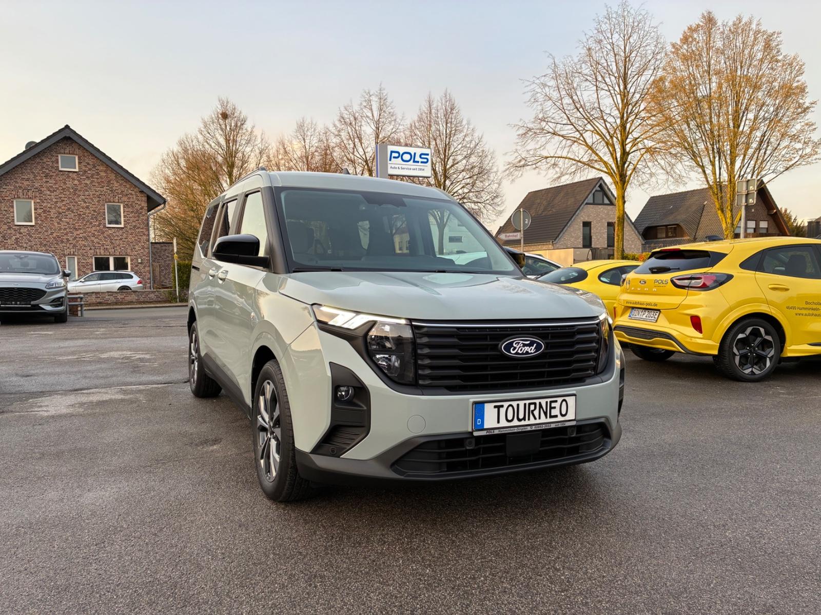 Ford Tourneo Courier "Titanium"/Kamera/PP v+h/17Zoll