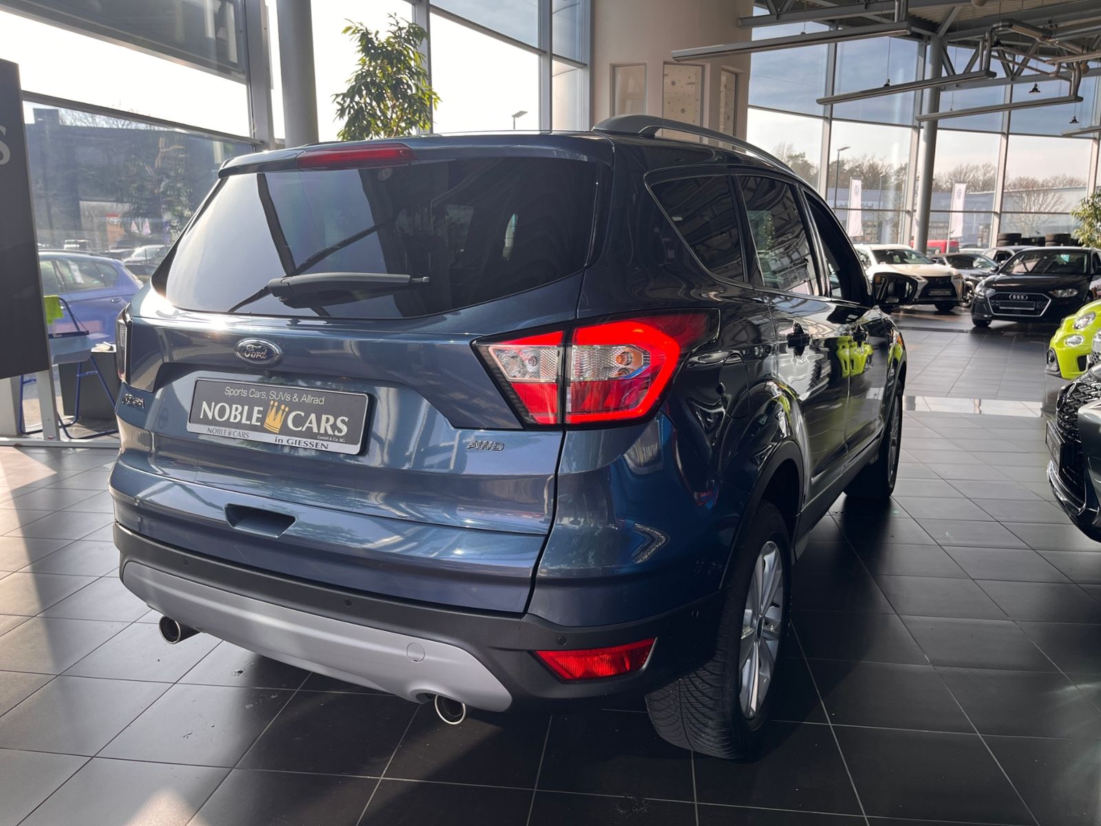 Fahrzeugabbildung Ford Kuga Titanium 4x4 AHK CARPLAY NAV DAB SHZ