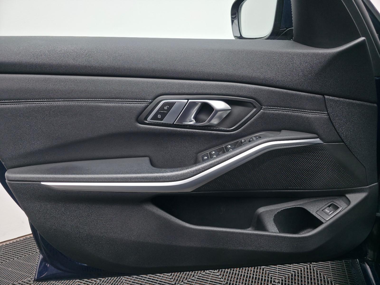 BMW 330i Touring Steptronic LED NAVI SHZ LHZ