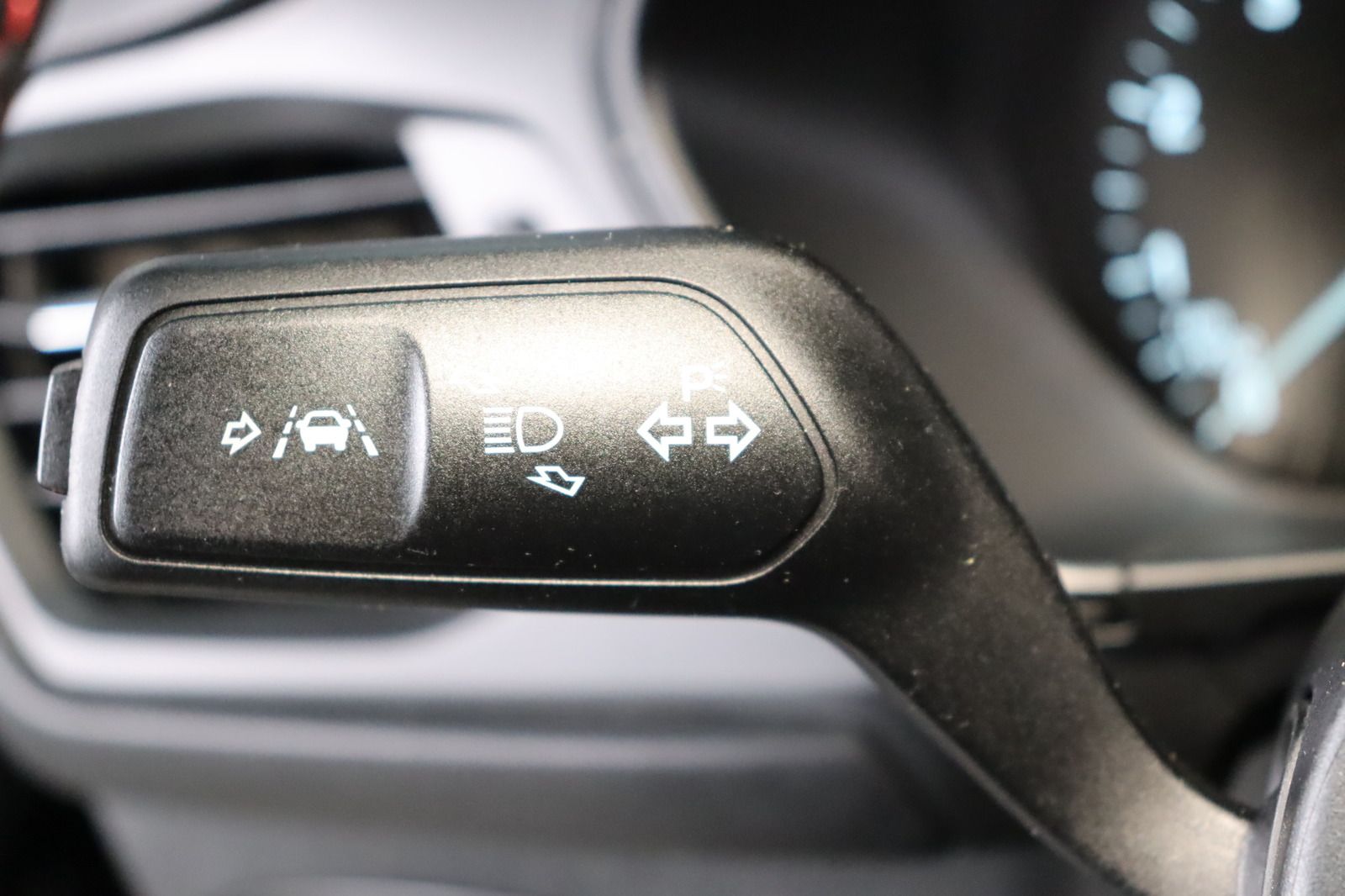 Fahrzeugabbildung Ford Focus St-Line * LED * Keyless * Navi * RFK