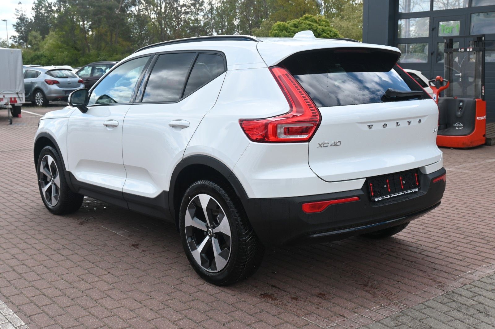 Fahrzeugabbildung Volvo XC40 B4 DKG Ultra Dark*PANO*360°*ACC*AHK