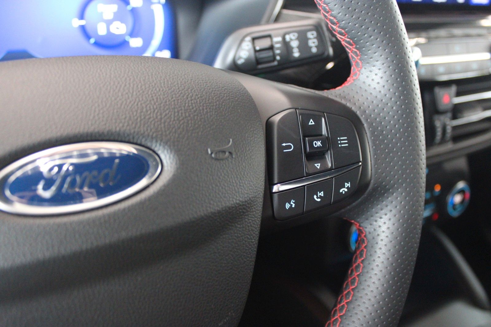 Fahrzeugabbildung Ford Kuga 2.5 PHEV ST-Line X LED B&O HUD ACC WinterP
