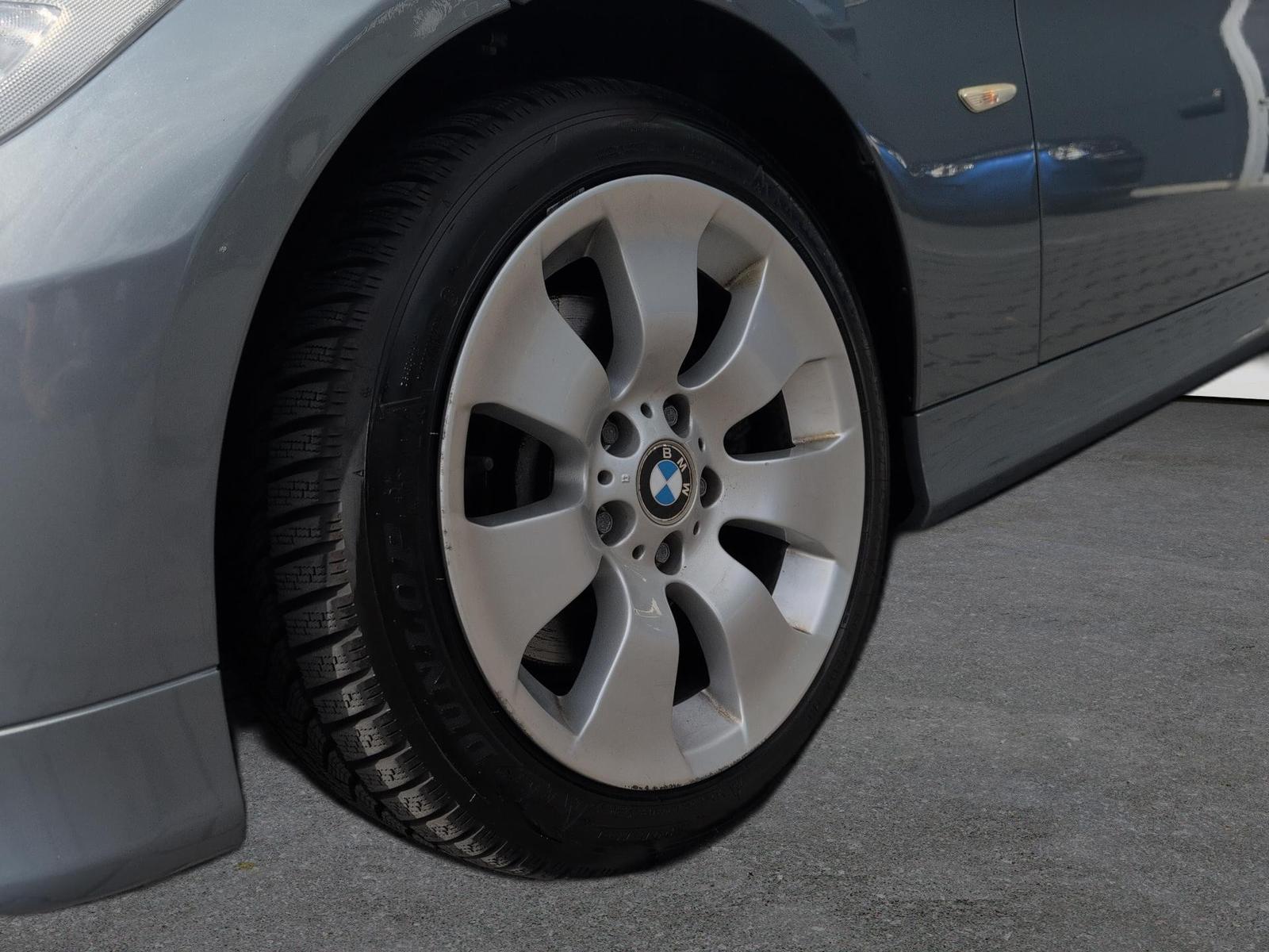 BMW 330xi Touring 258 ch 6 cylindres xDrive • Boîte auto • Toit pano • Xénon • Attelage