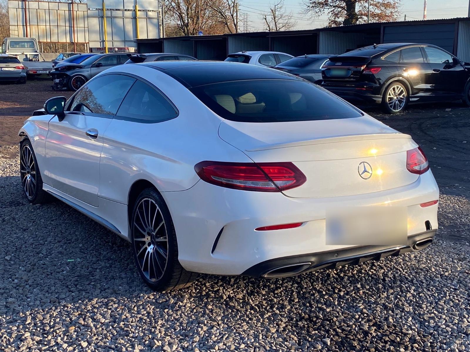 Mercedes-Benz C 300 COUPE AMG LINE