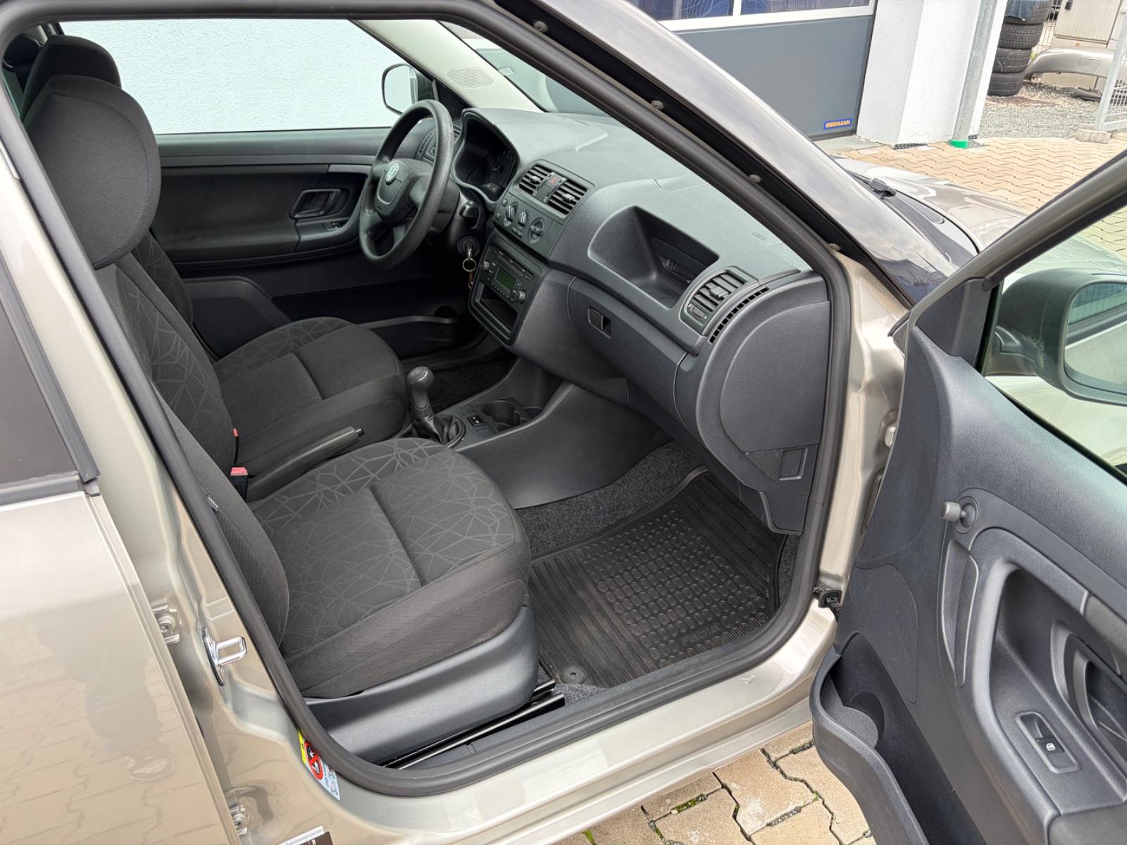 Skoda Fabia 2011 — photo 10