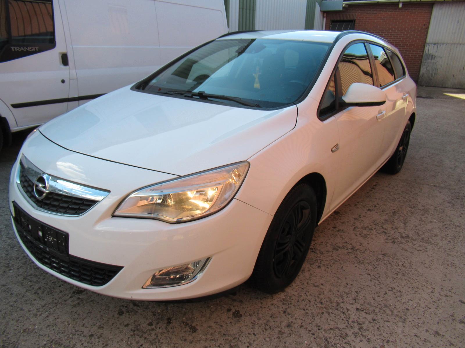 Opel Astra J Sports Tourer Design Edition