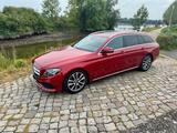 Mercedes-Benz E 220d T AVANTGARDE Autom. FahrassistenzP, AHK - Mercedes-Benz E 220 Gebrauchtwagen in Hamburg