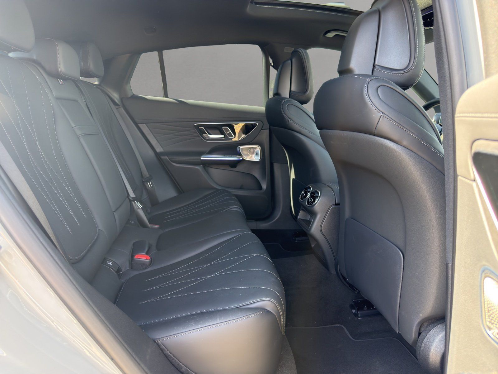 Fahrzeugabbildung Mercedes-Benz GLC450d AMG Editi AIRMATIC Pano DISTR Standh AHK