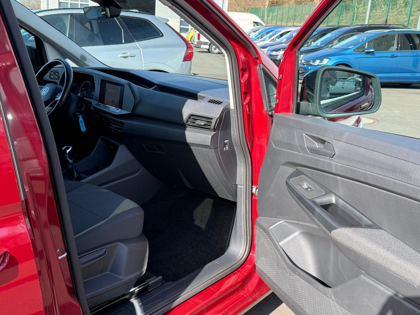 Fahrzeugabbildung Volkswagen Caddy 2.0 TDI ACC AHK DAB Navi PDC SHZ Winterpak