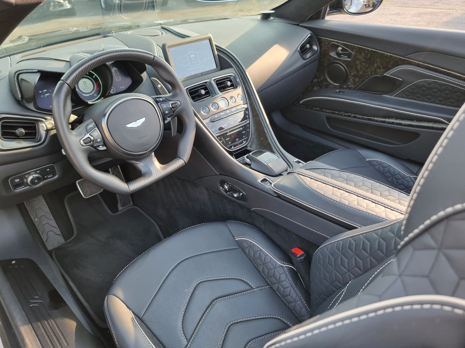 Fahrzeugabbildung Aston Martin DBS 5.2 V12 Volante/Werksgarantie 09/27/1A