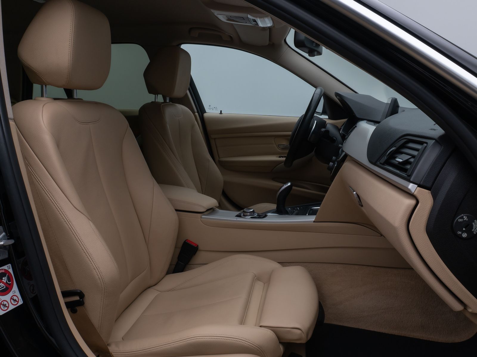 Fahrzeugabbildung BMW 320d xD PDC HUD Lenkrhzg Stop&Go Alarm Komfort