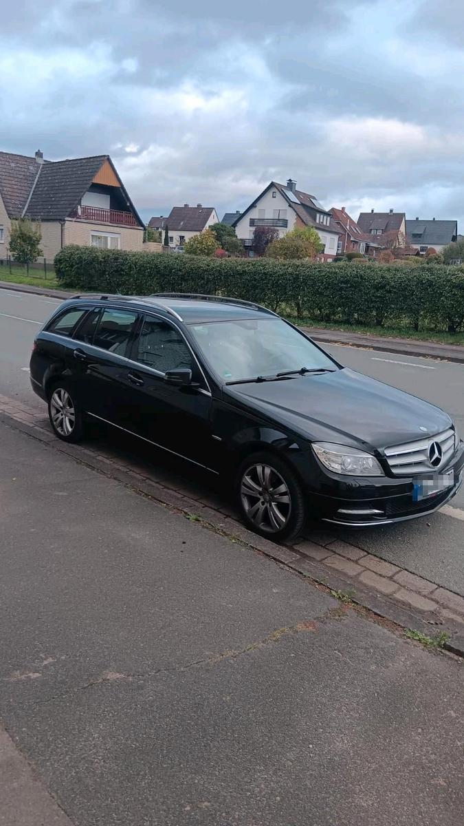 Mercedes-Benz C220 2011 — rear view