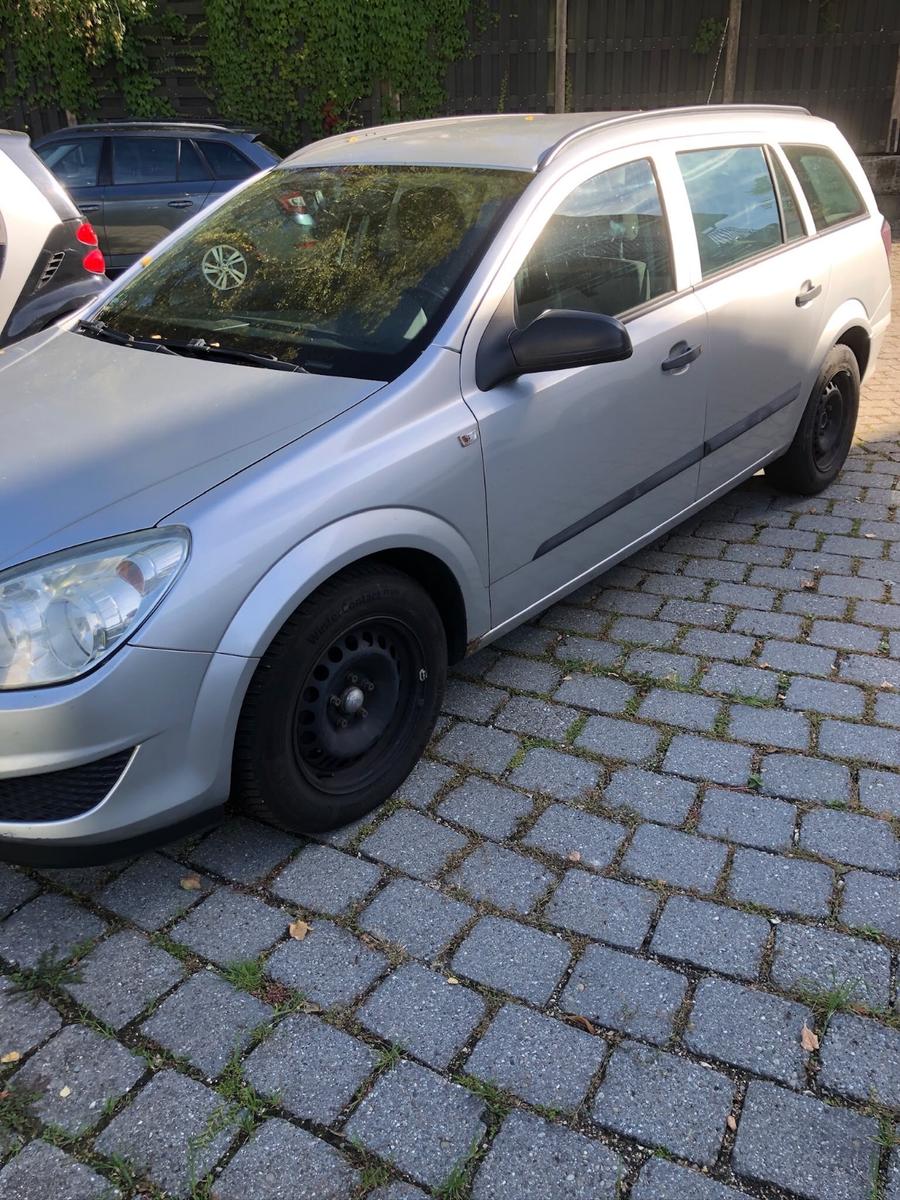 Opel Astra 2009 — вигляд ззаду