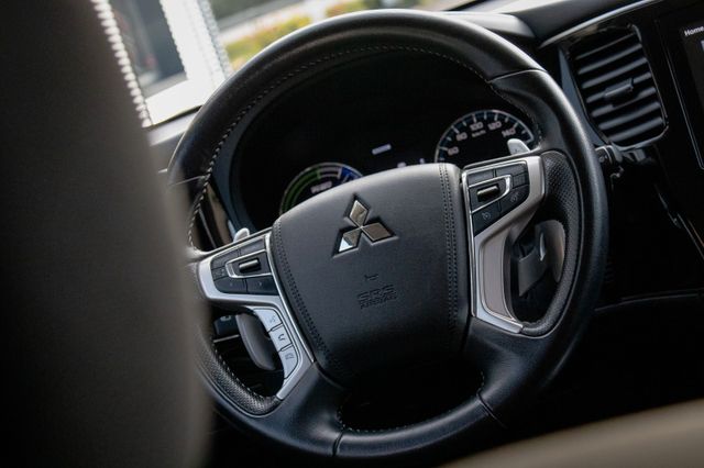 Fahrzeugabbildung Mitsubishi Outlander 2.4 PHEV BASIS abn AHK 1.Hand