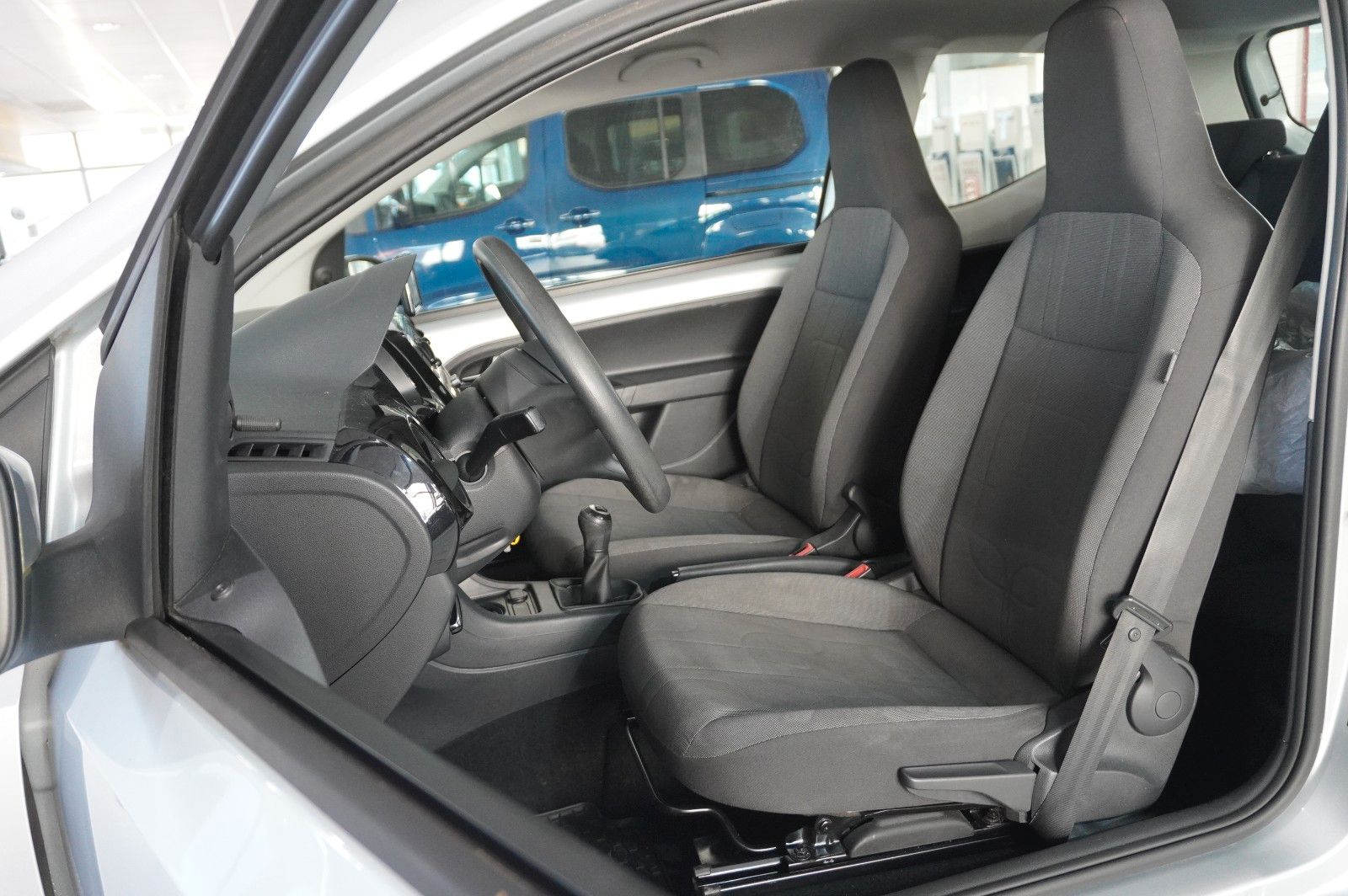 Fahrzeugabbildung Volkswagen up! 1.0 MOVE 3-TÜR NAVI/KLIMA/SPORT/CD/AUX/TÜV